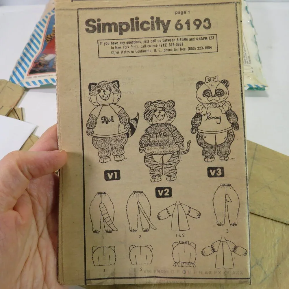 Simplicity 6193 sewing pattern Kid LG 8-10 Tiger, Raccoon, Panda SHIRT TALES